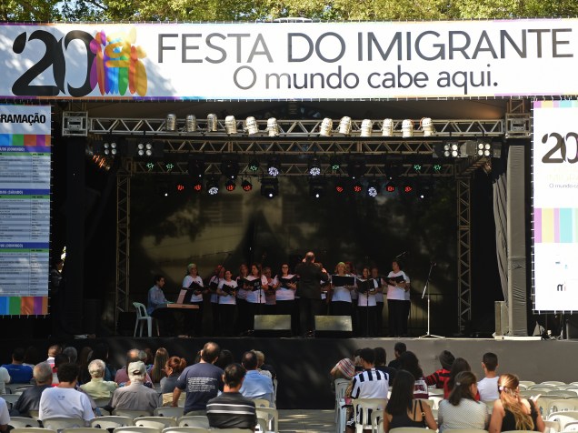 Palco da 20ª Festa do Imigrante. Com o tema "O mundo cabe aqui", a festa começou no domingo 14 e continua neste sábado e domingo (20 e 21), com bilheteria aberta das 10h às 17h no Museu da Imigração, em São Paulo