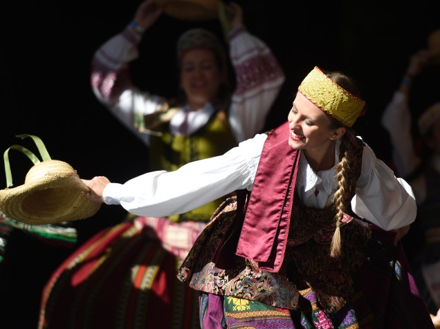 O grupo de folclore e danças lituanas Rambynas se apresenta durante a 20ª Festa do Imigrante. A festa começou no domingo 14 e continua neste sábado e domingo (20 e 21), com bilheteria aberta das 10h às 17h no Museu da Imigração, em São Paulo