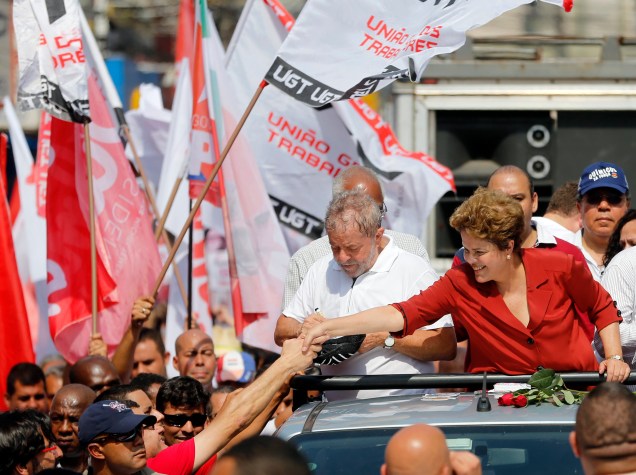 Ao lado do ex-presidente Lula, a candidata Dilma Rousseff (PT) faz campanha pelas ruas de São Bernardo do Campo, na grande São Paulo - 02/09/2014