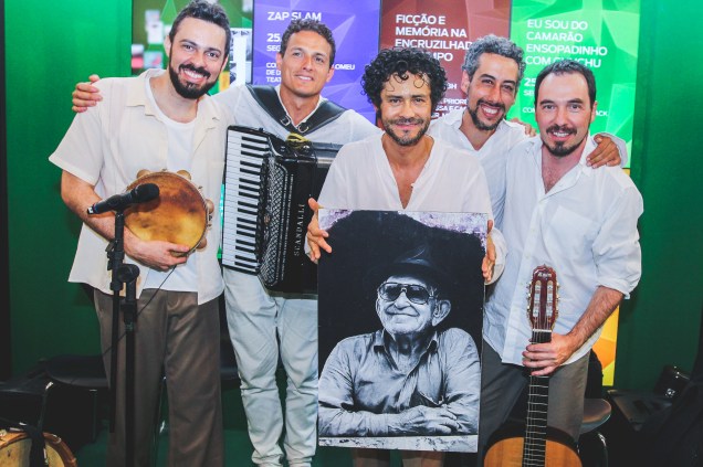Grupo Musical Cia do Tijolo homenageia o poeta cearense Patativa do Assaré