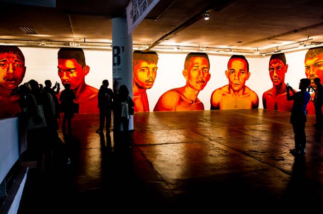 Os retratos de criminosos anônimos estampados em páginas policiais de jornais paraenses transformados em pinturas gigantes na obra de Éder Oliveira