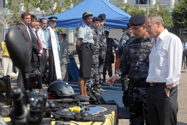Coronel Fábio e o secrtário Beltrame em evento no Batalhão de Choque