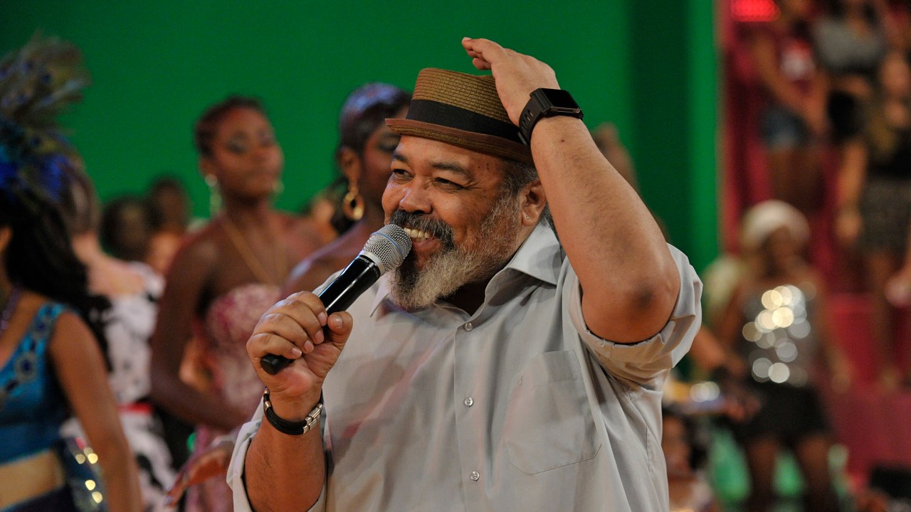 O cantor Jorge Aragão, em apresentação no 'Esquenta', de Regina Casé