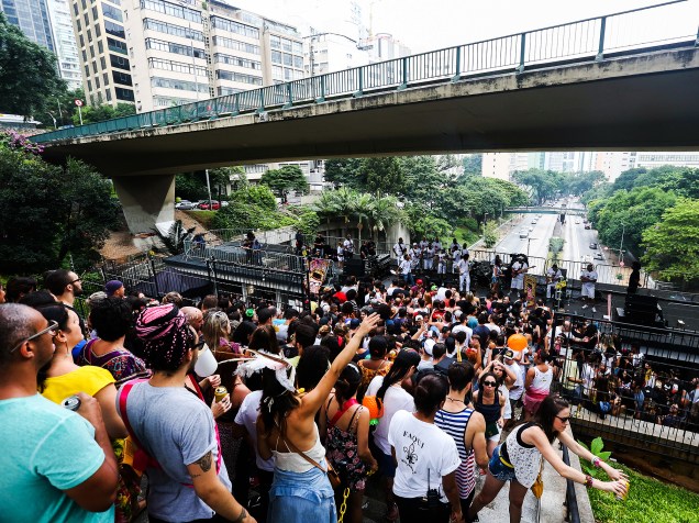 O bloco Acadêmicos do Baixo Augusta realiza seu Grito de Carnaval, com ponto de encontro no Mirante 9 de julho. Formado em 2010, o bloco é um dos maiores de São Paulo e toca marchinhas e sambas