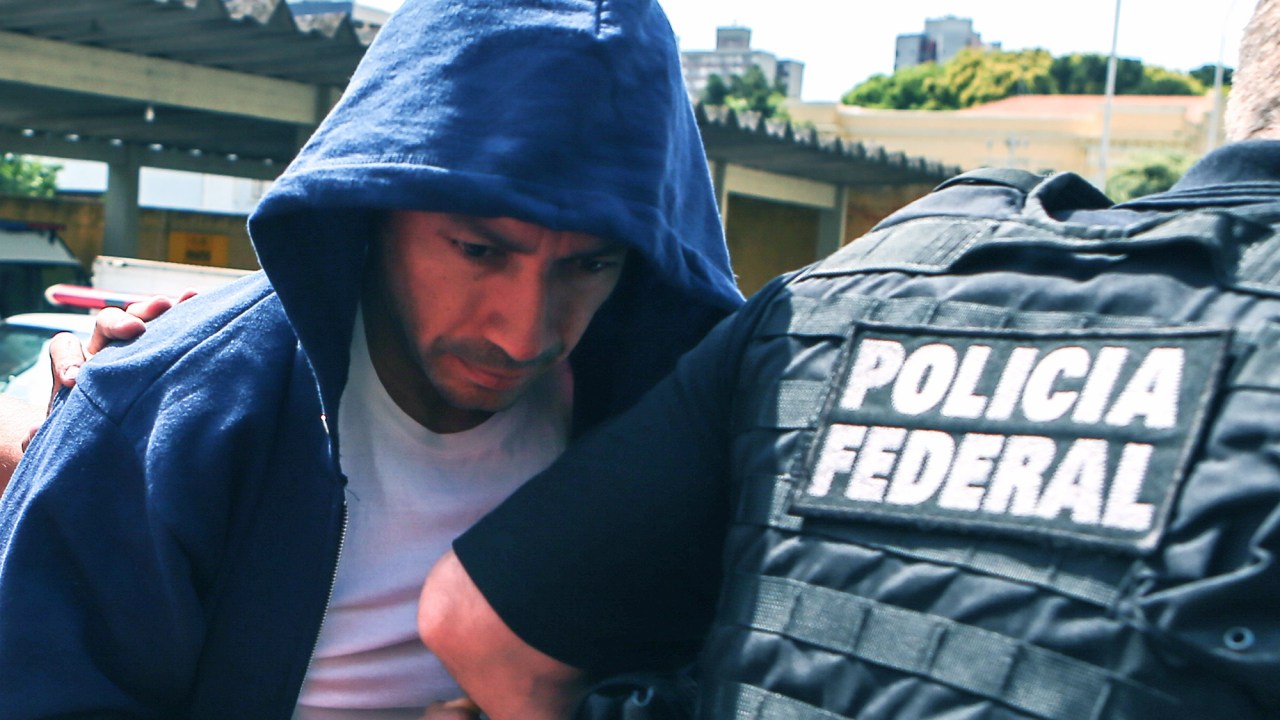 O lobista Fernando Baiano, após se entregar à Polícia Federal