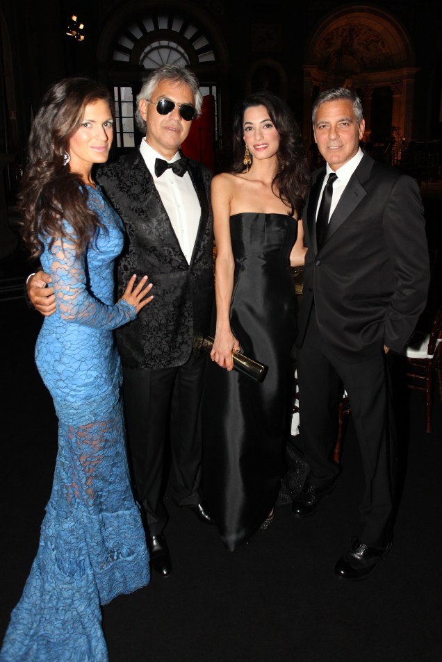 Veronica Bocelli, Andrea Bocelli, George Clooney e Amal Alamuddin no Celebrity Fight Night