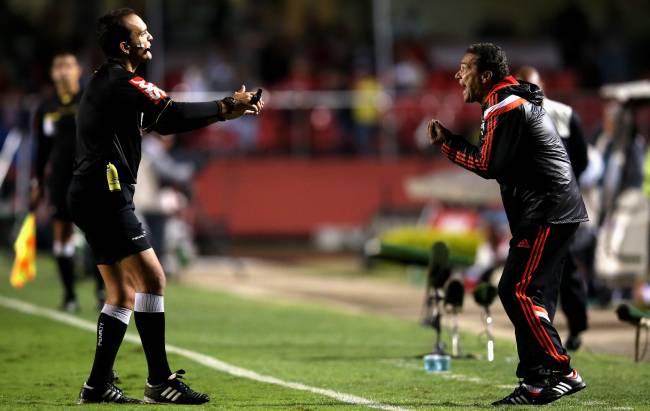 Vanderlei Luxemburgo: árbitro André Luiz Freitas Castro marcou pênalti inexistente e foi criticado pelo técnico do Flamengo 