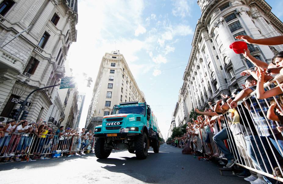 Polícia argentina estima que um milhão de pessoas assistiram à passagem dos veículos na abertura