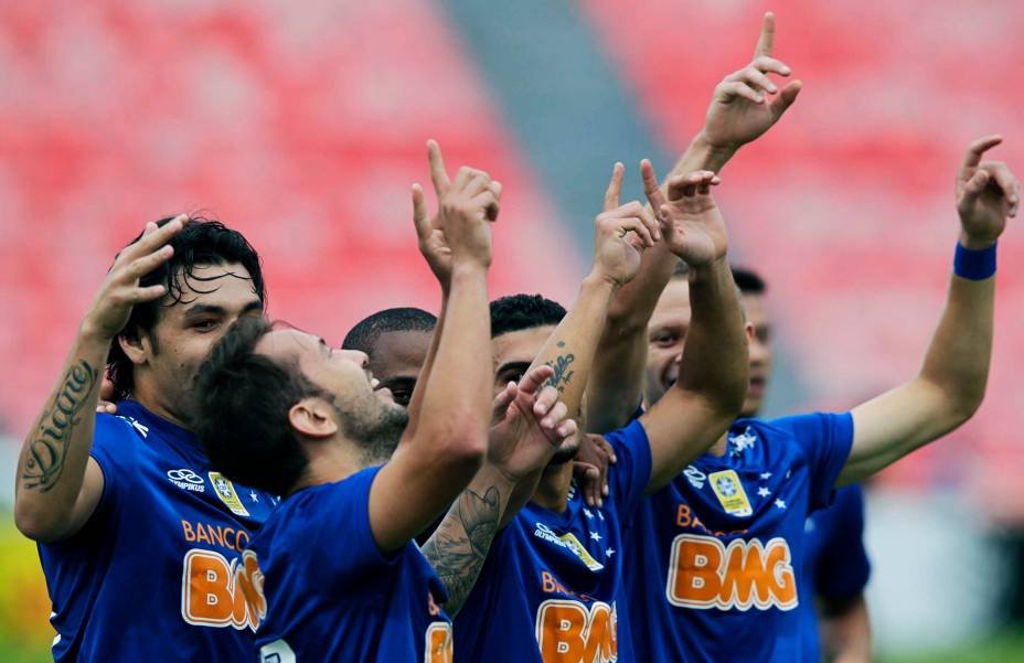 Jogadores do Cruzeiro comemoram gol contra o Flamengo pelo Campeonato Brasileiro - 1/6/2014