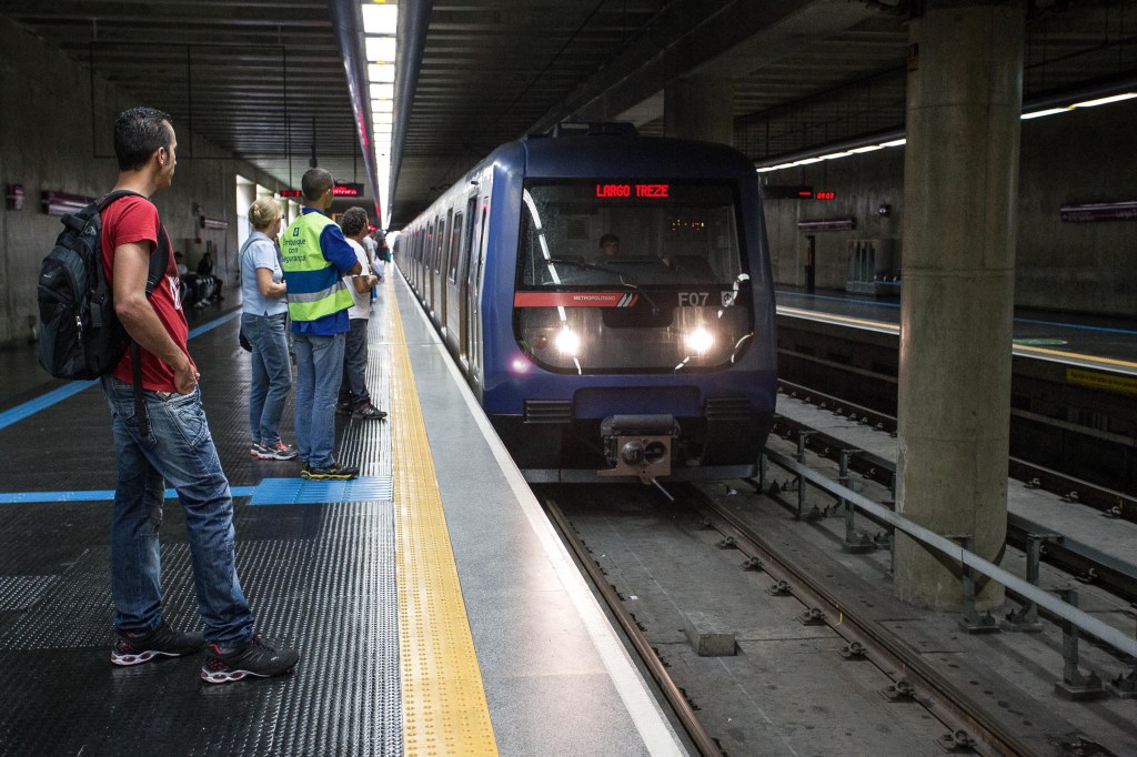 Trem da Linha 5-Lilás do Metrô de São Paulo