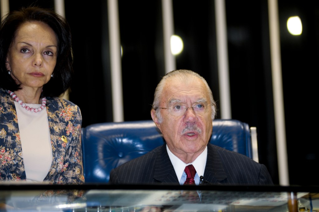 Ex-assessora da Presidência do Senado Cláudia Lyra ao lado do ex-senador José Sarney (PMDB)