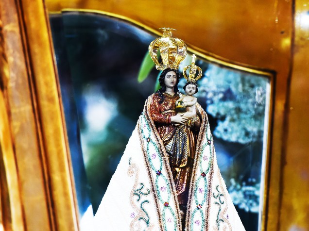Berlinda com imagem de Nossa Senhora de Nazaré durante a procissão do Círio, pelas ruas da cidade de Belém, na manhã deste domingo (11)