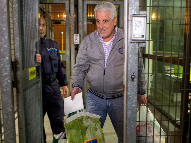 Henrique Pizzolato, ex-diretor de Marketing Banco do Brasil, condenado no processo do mensalão, deixa a prisão de Modena, na Itália, na terça-feira (28)