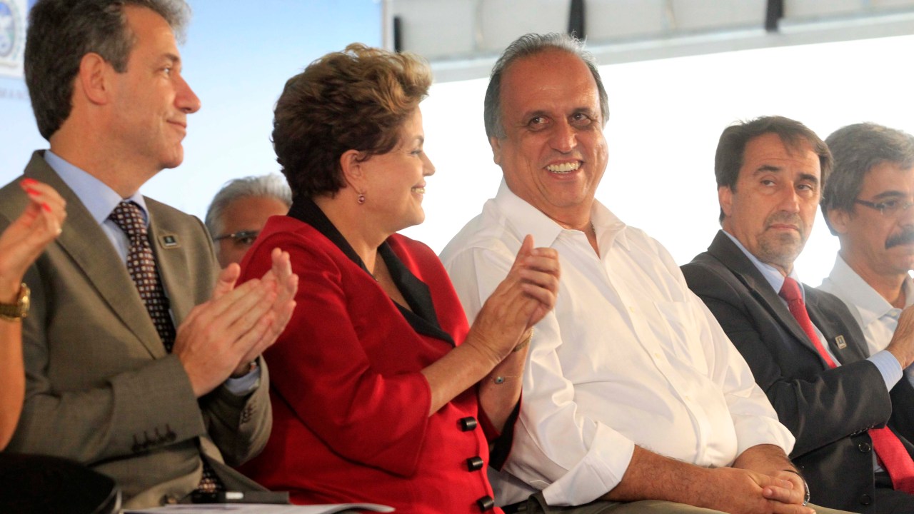 Dilma e Pezão na inauguração de hospital em Saquarema, no Rio de Janeiro