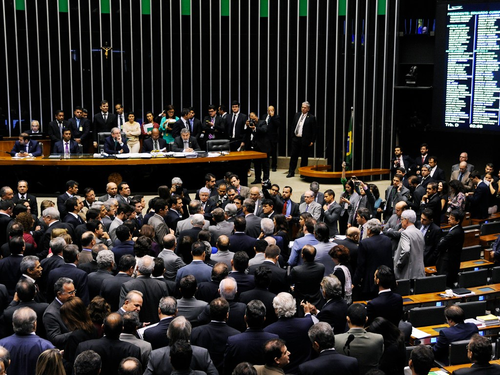 Sessão extraordinária para discussão e votação de diversos projetos no Plenário da Câmara dos Deputados, em Brasília (DF), nesta quinta-feira (19)