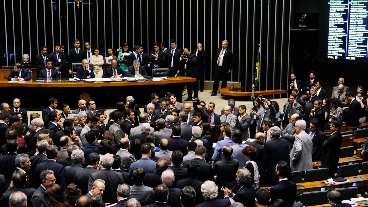 Sessão extraordinária para discussão e votação de diversos projetos no Plenário da Câmara dos Deputados, em Brasília (DF), nesta quinta-feira (19)
