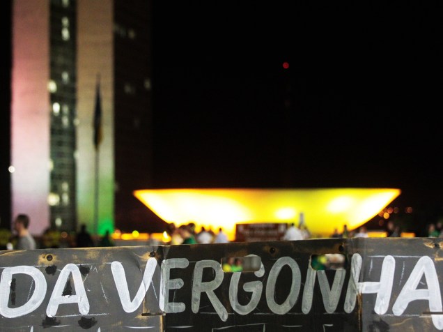 Manifestação a favor do impeachment na Esplanada dos Ministérios , em Brasília (DF), durante sessão no plenário do Senado Federal, para votação do prosseguimento do processo de impeachment da presidente da República, Dilma Rousseff - 11/05/2016