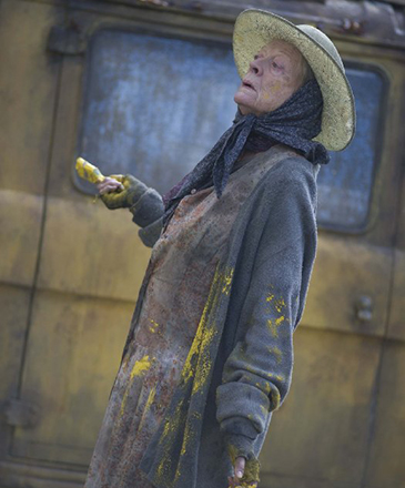 Miss Shepherd (Maggie Smith) em cena do filme "A Senhora da Van"