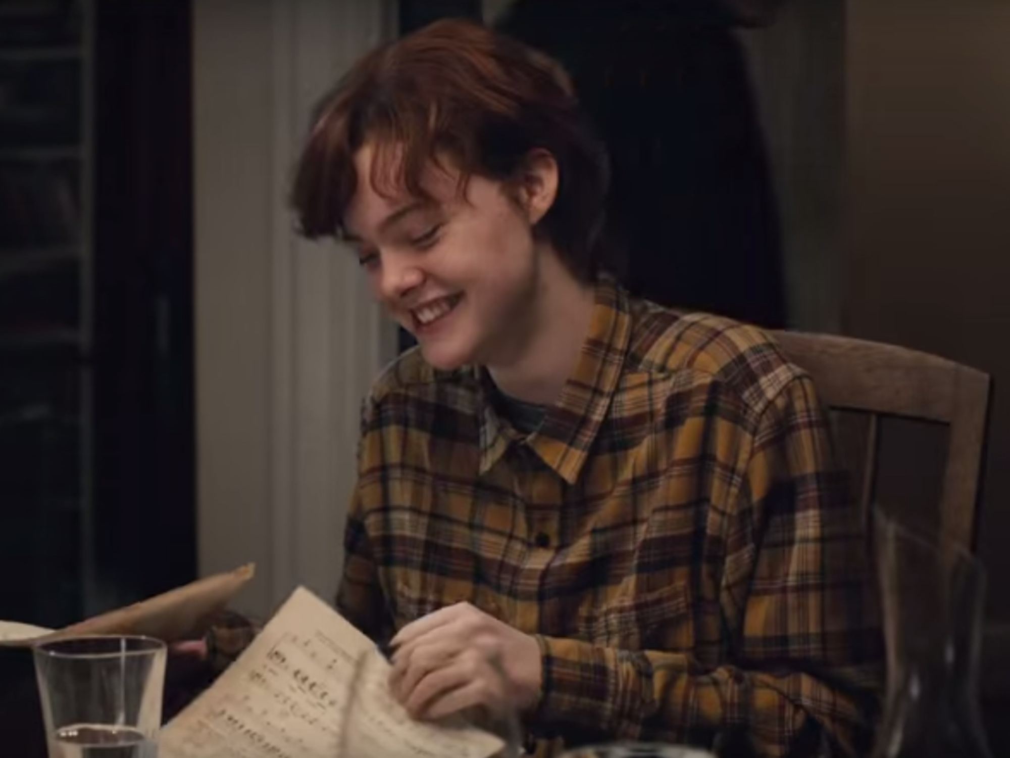 Elle Faning vive transgênero em 'About Ray'