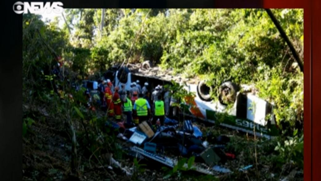 Acidente com ônibus mata 8 pessoas no ES