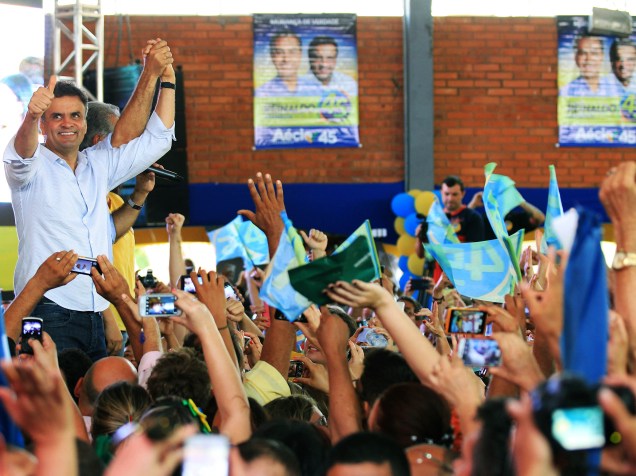 O candidato do PSDB à Presidência da República, Aécio Neves, cumpre agenda eleitoral em Campo Grande, Mato Grosso do Sul, nesta terça-feira (21)