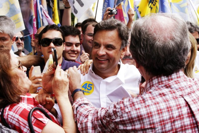 Candidato Aécio Nevez faz campanha em Santa Maria, no Rio Grande do Sul - 25/09/2014