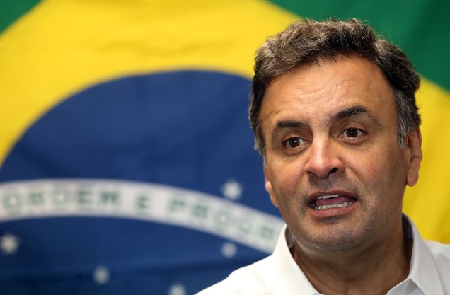 O candidato do PSDB à Presidência da República, Aécio Neves, concede entrevista coletiva para apresentar o seu plano de governo no comitê do Leblon, zona sul do Rio de Janeiro, nesta terça-feira (26)