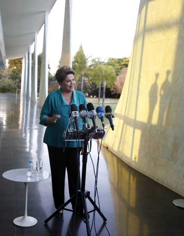 Dilma Rousseff em entrevista coletiva no Palácio da Alvorada, em Brasília - 10/08/2014