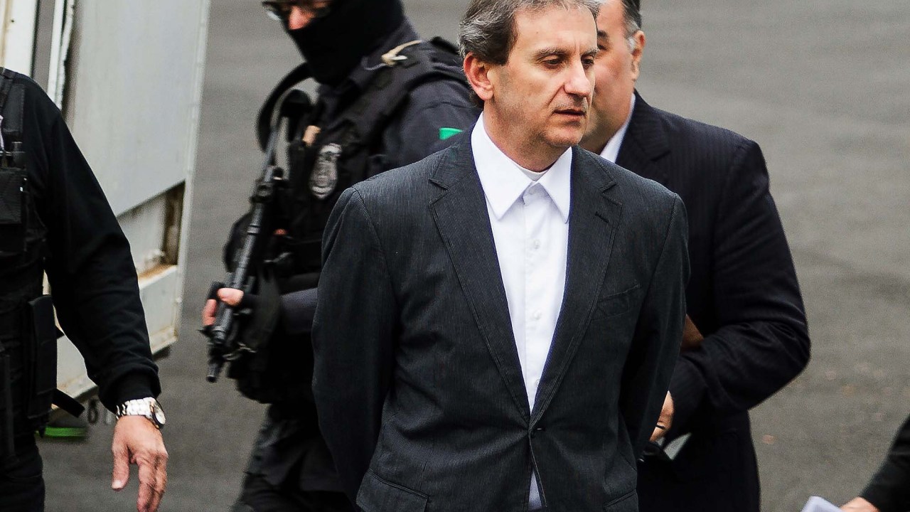Alberto Youssef deixa a sede da PF para depor na justiça federal na tarde quarta-feira (24)