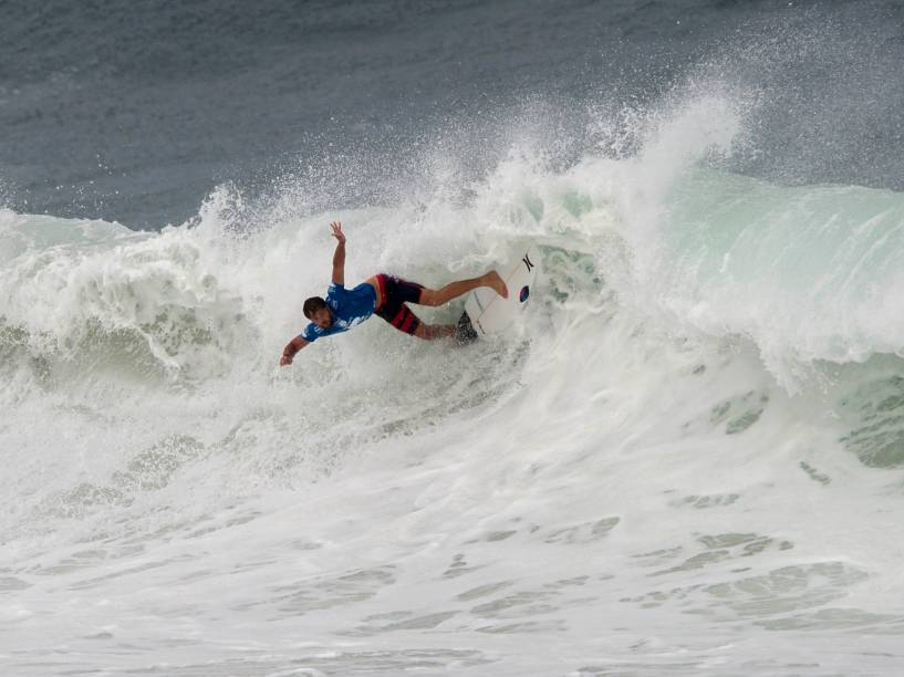 Alejo Muniz é eliminado na repescagem desta quinta-feira (14) no Rio Pro 2015