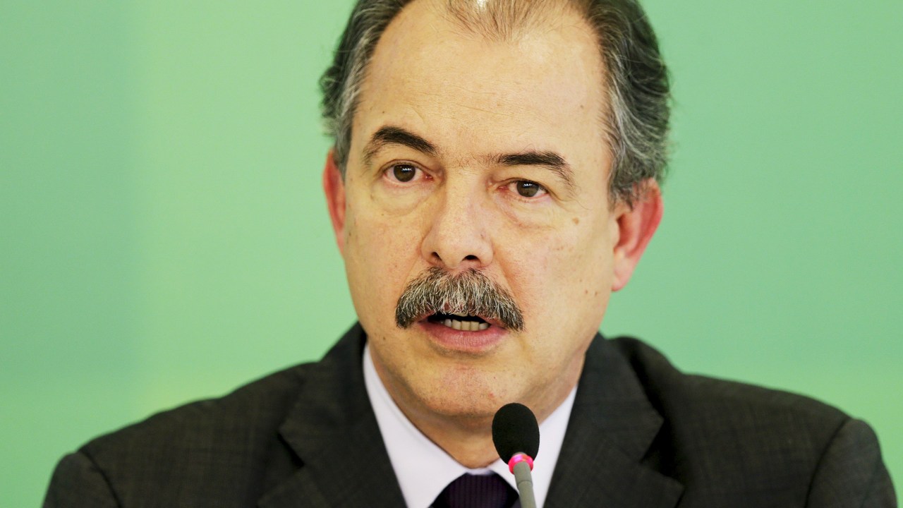 O ministro da Casa Civil, Aloizio Mercadante, durante entrevista coletiva em Brasília - 24/03/2015