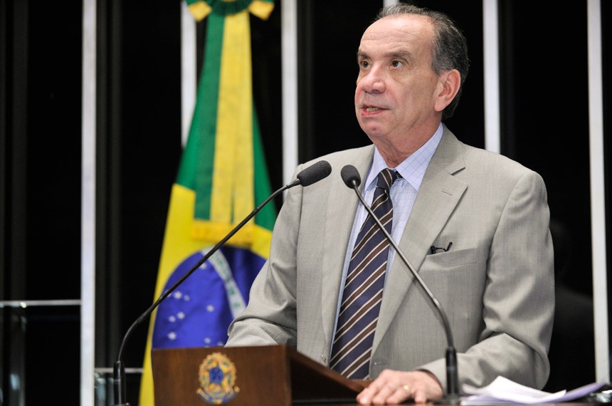 O senador Aloysio Nunes (PSDB-SP) discursa na tribuna do Senado: Impeachment nas mãoes do PMDB - 17/08/2015