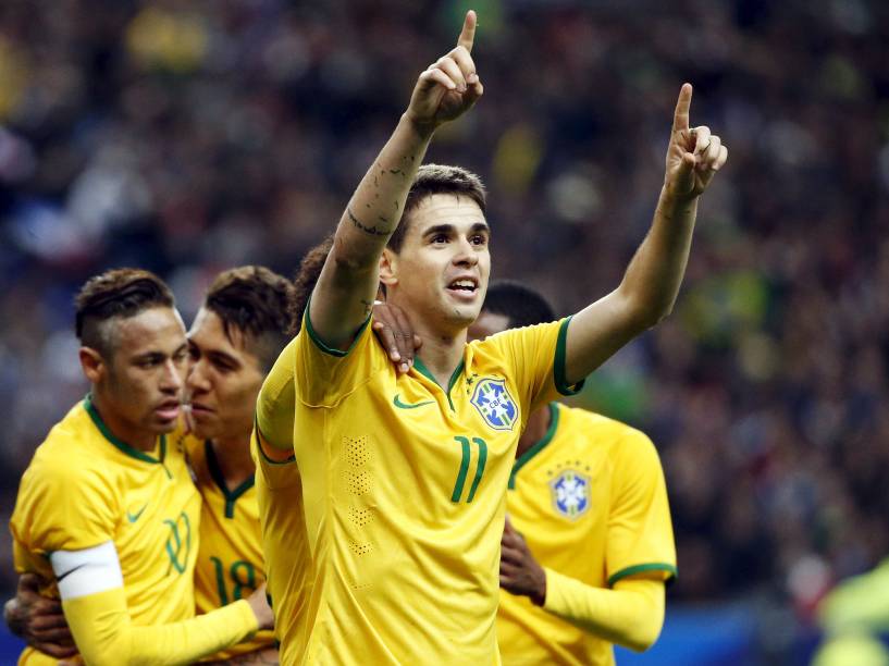 Oscar marcou o primeiro gol do Brasil contra a França