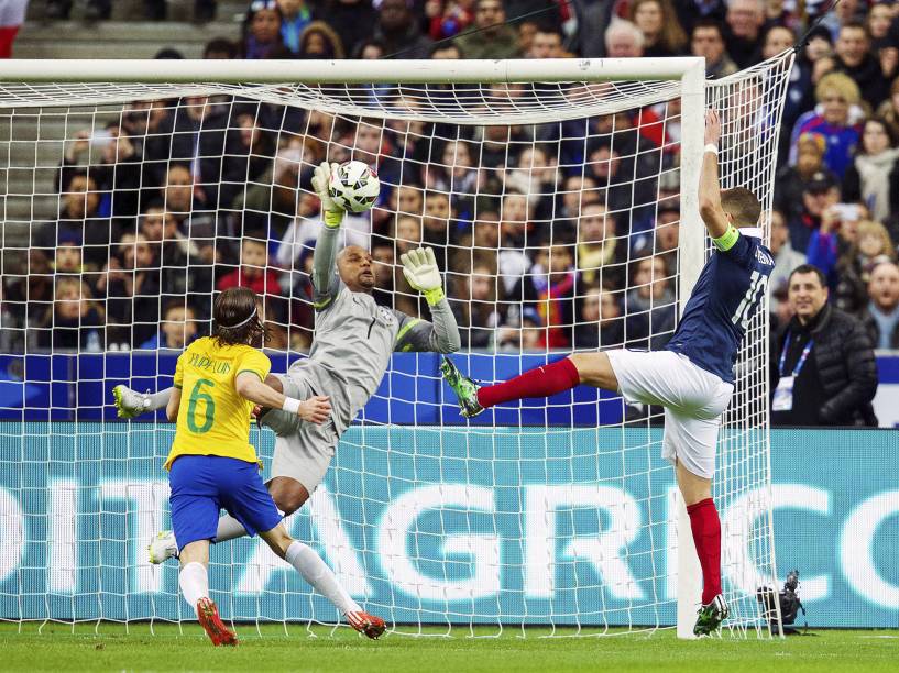 Lance na partida entre Brasil e França no Stade de France, no primeiro amistoso da temporada