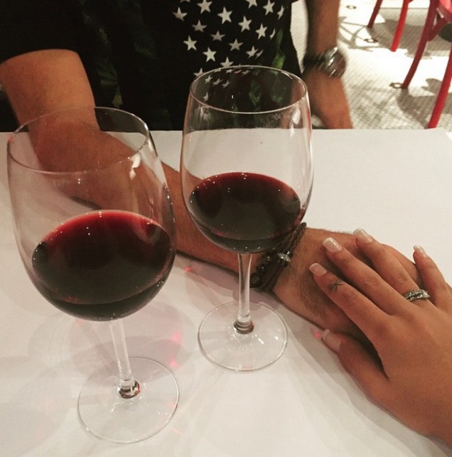 Jantar mais que especial!, escreveu Amanda no Instagram, na noite deste domingo