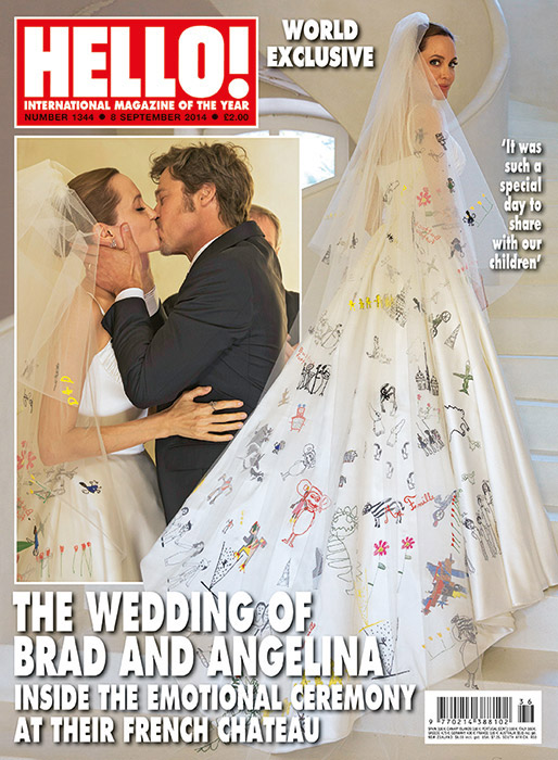 Capa da revista Hello, que junto com a People teve acesso a fotos do casamento de Angelina Jolie e Brad Pitt