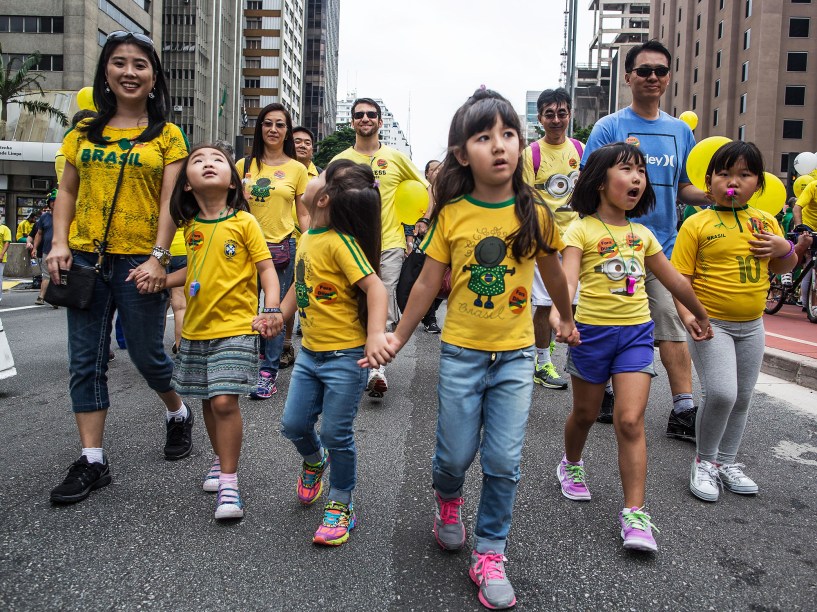Protesto contra o governo de Dilma Rousseff, na Avenida Paulista, em São Paulo (SP), na tarde deste domingo (13)
