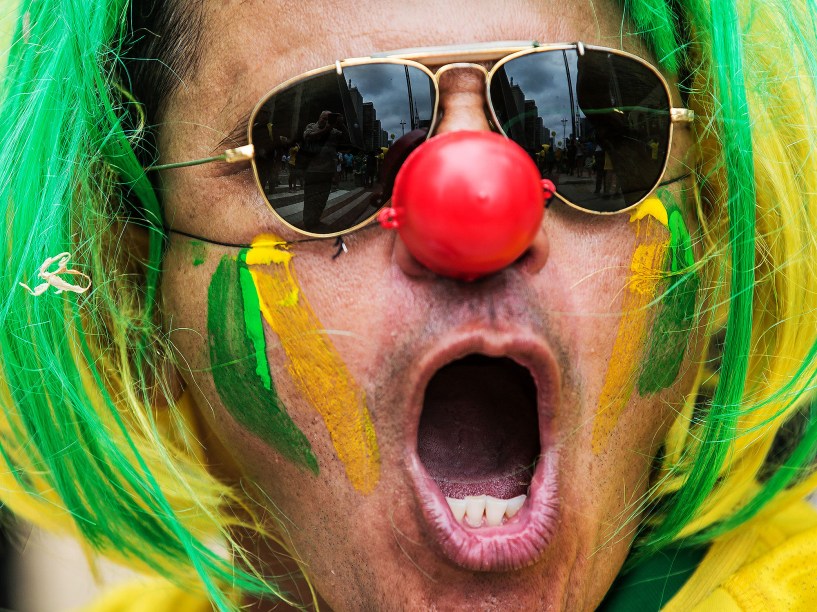 Protesto contra o governo de Dilma Rousseff, na Avenida Paulista, em São Paulo (SP), na tarde deste domingo (13)
