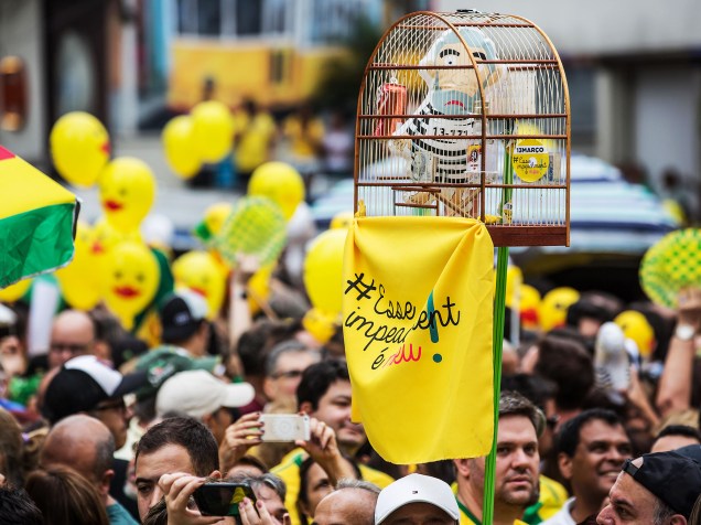 Protesto contra o governo de Dilma Rousseff, na Avenida Paulista, em São Paulo (SP), na tarde deste domingo (13)