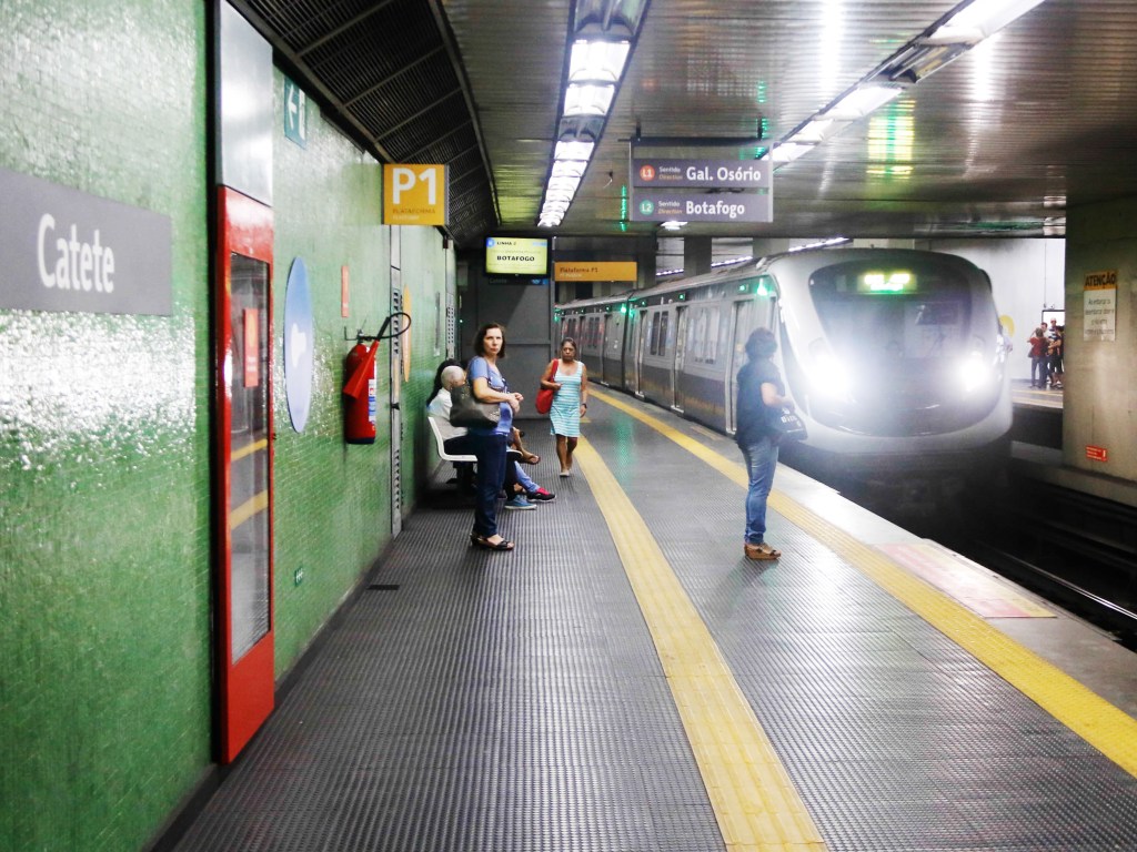 O arrastão no metrô do Rio de Janeiro aconteceu entre as Estações Glória e Catete