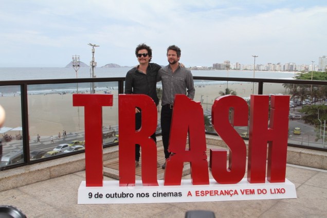 Wagner Moura e Selton Mello durante coletiva do filme Trash - A Esperança Vem do Lixo, em Copacabana, no Rio de Janeiro