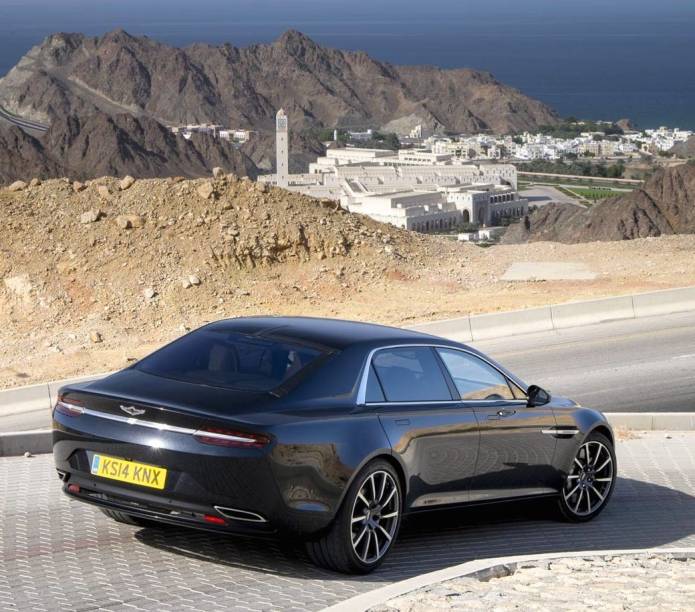 O novo Aston Martin Lagonda é testado em Omã