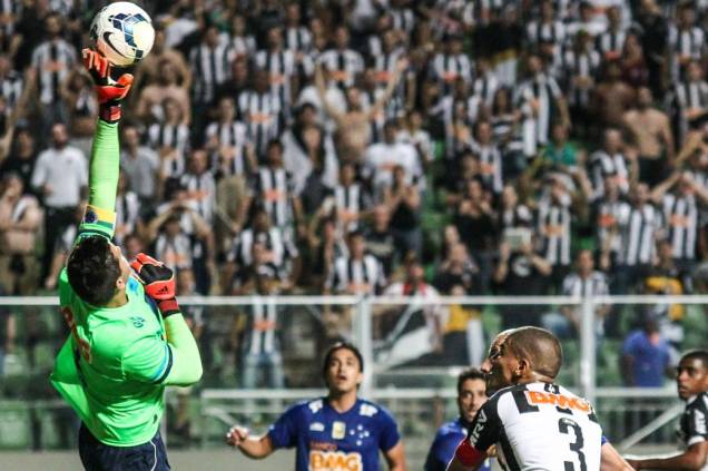 Lance do primeiro jogo da final da Copa do Brasil 2014, entre Atlético-MG e Cruzeiro, no Estádio Independência, em Belo Horizonte. Os atleticanos saíram na frente na decisão: 2 a 0