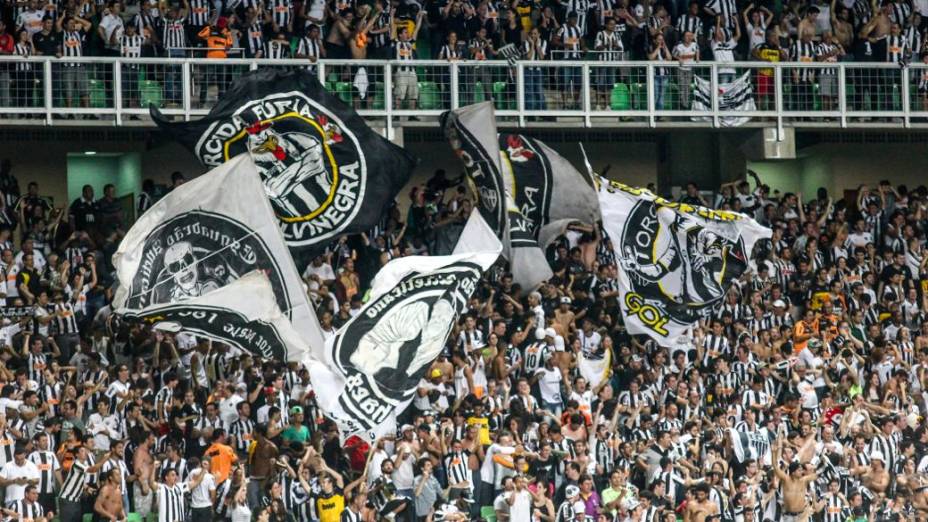 A torcida do primeiro jogo da final da Copa do Brasil 2014, entre Atlético-MG e Cruzeiro, no Estádio Independência, em Belo Horizonte. Os atleticanos saíram na frente na decisão: 2 a 0