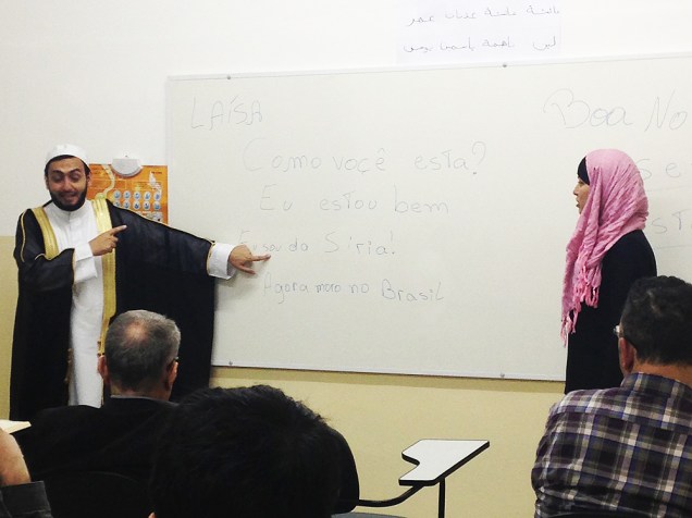 Refugiados sírios têm aulas de português na mesquita de Santo Amaro<br>