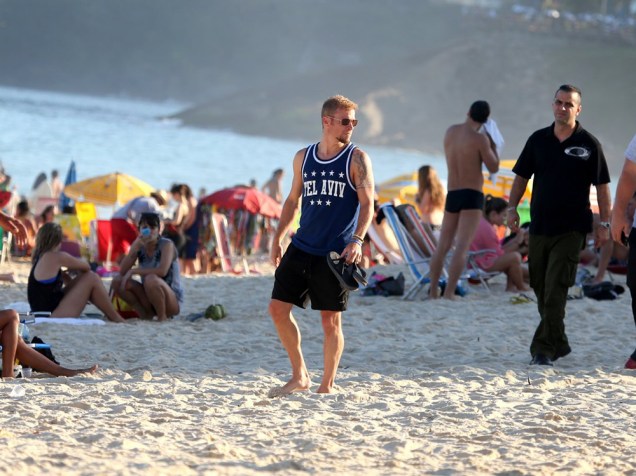 Brian Littrell passa o dia na praia