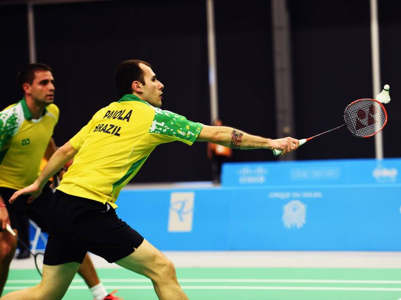 A dupla brasileira Daniel Paiola e Hugo Arthuso durante disputa final de Badminton dos Jogos Pan-Americanos, em Toronto, Canadá