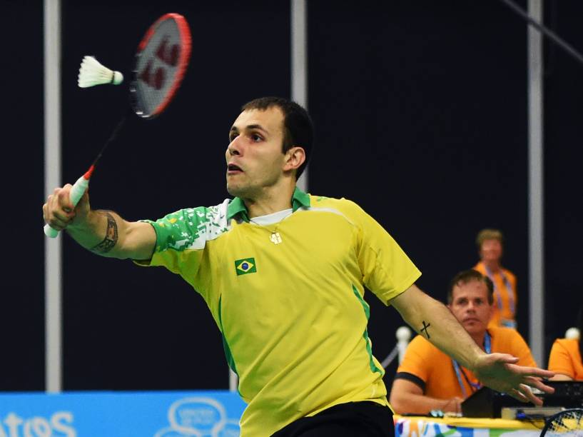 A dupla brasileira Daniel Paiola e Hugo Arthuso disputa a final de Badminton dos Jogos Pan-Americanos, em Toronto, Canadá