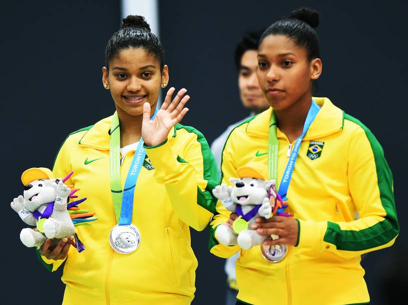 Lohaynny Vicente e Luana Vicente recebem a medalha de prata e alcançam o feito de ser a primeira dupla feminina brasileira a chegar até a final da disputa de Badminton em toda a história dos Jogos Pan-Americanos