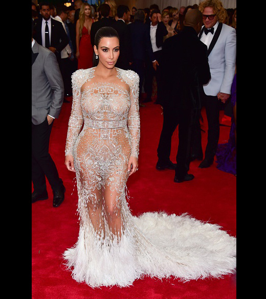 Kim Kardashian com vestido  Roberto Cavalli, no Baile do Met em Nova York